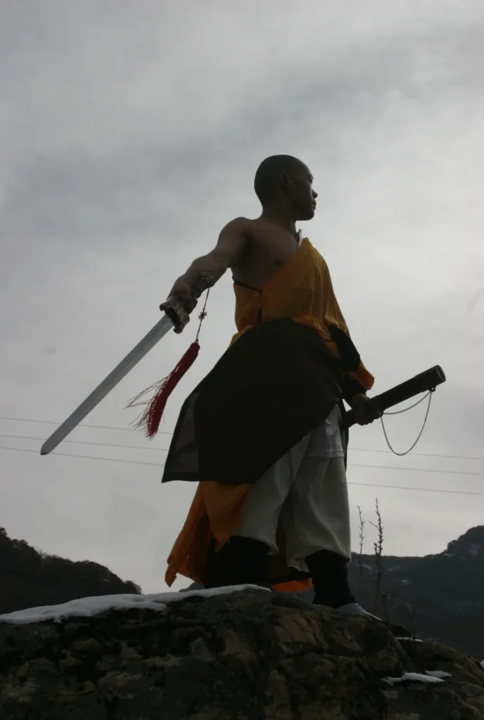 Maestro Shi Yan Hui durante una pratica di Shaolin Kung Fu - fotografia 01
