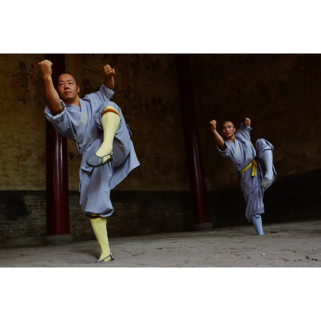 Maestro Shi Yan Hui durante una pratica di Shaolin Kung Fu - fotografia 03