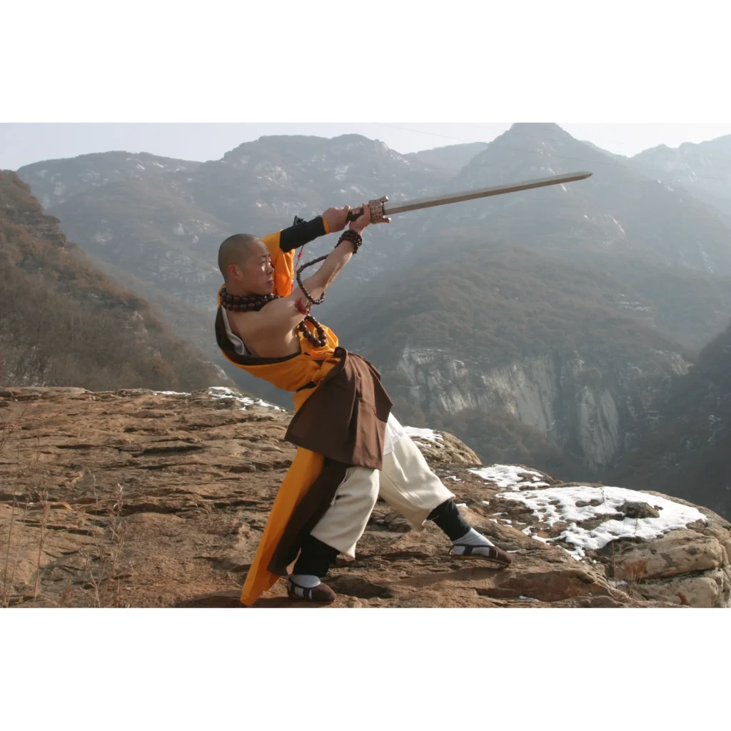 Maestro Shi Yan Hui durante una pratica di Shaolin Kung Fu - fotografia 04