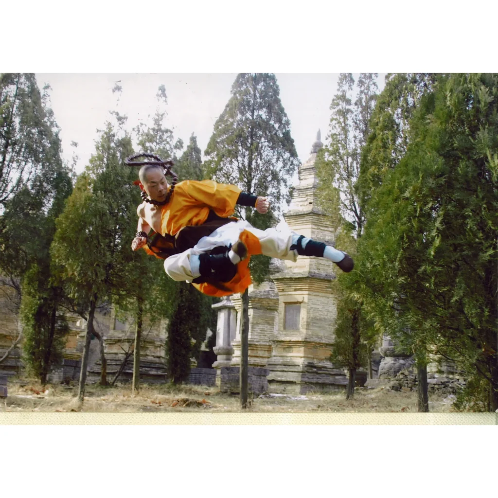Maestro Shi Yan Hui durante una pratica di Shaolin Kung Fu - fotografia 13
