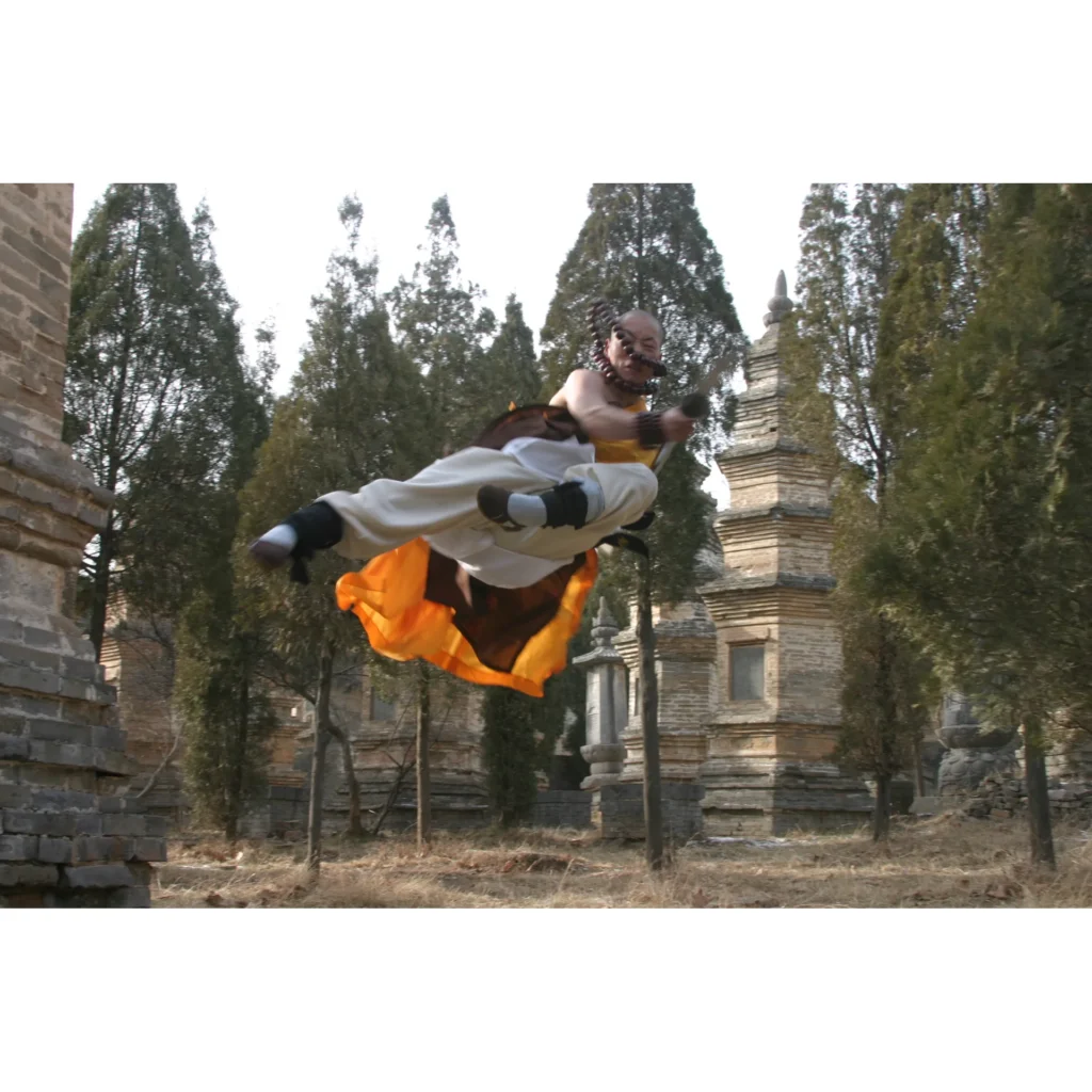 Maestro Shi Yan Hui durante una pratica di Shaolin Kung Fu - fotografia 32